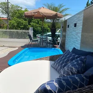 Casa de Férias Casa Com Piscina, Bombinhas
