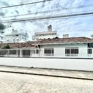 Casa de Férias Casa Na De Bombas Com Piscina, Bombinhas